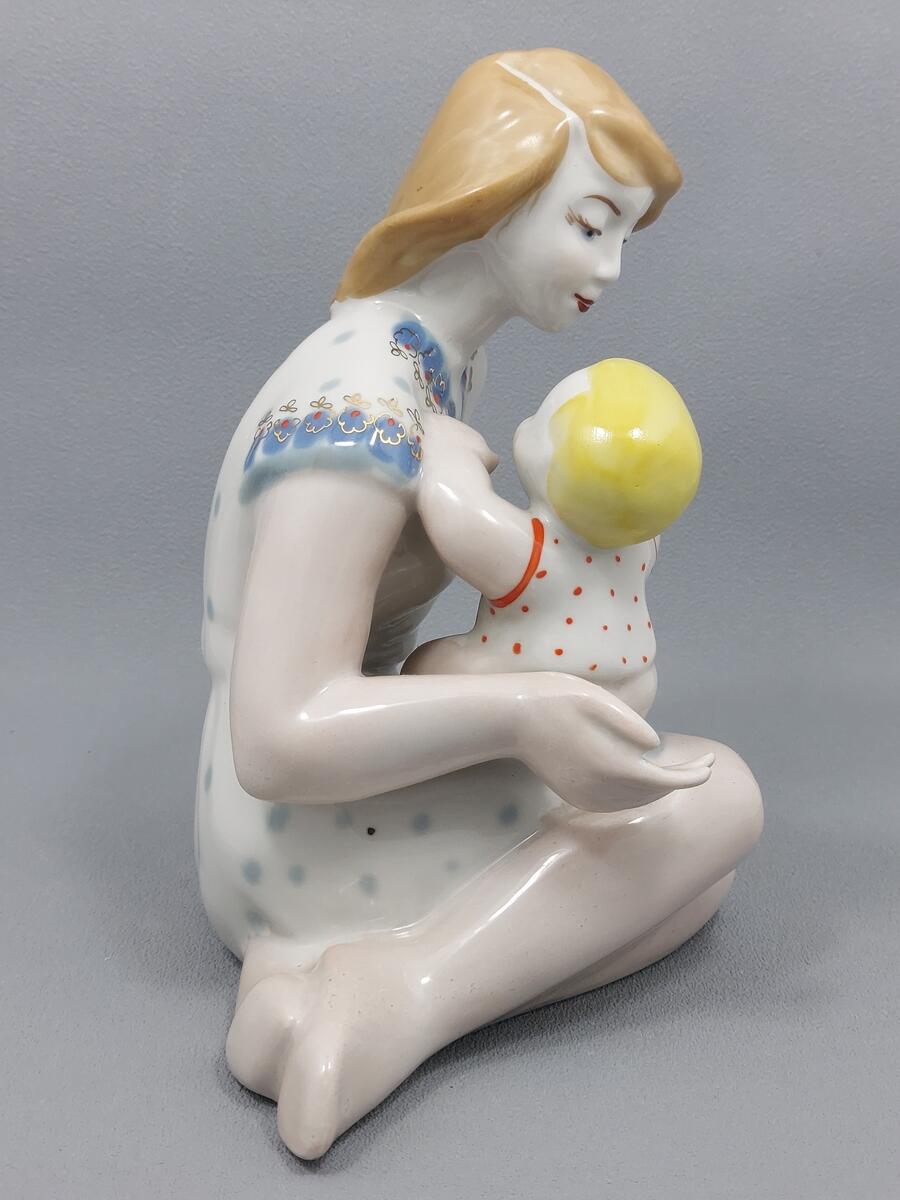 Figurka kobiety z dzieckiem - porcelana Połonne (4)
