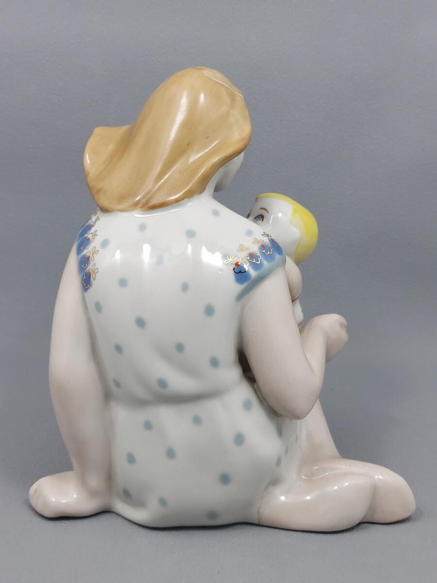 Figurka kobiety z dzieckiem - porcelana Połonne (5)