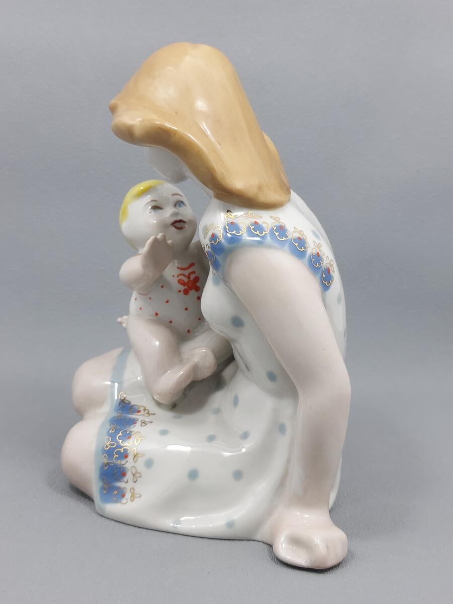 Figurka kobiety z dzieckiem - porcelana Połonne (8)