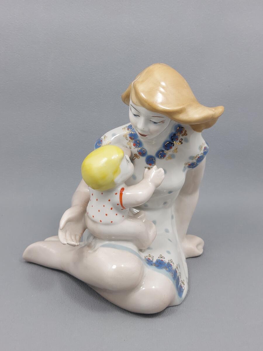Figurka kobiety z dzieckiem - porcelana Połonne (9)