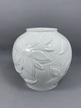 Śnieżnobiały wazon KPM - porcelana (4)