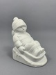 Figurka dziecko na sankach - porcelana (2)