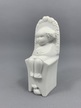 Figurka dziecko na krześle - porcelana (2)