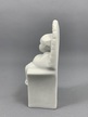 Figurka dziecko na krześle - porcelana (4)