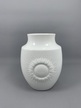 Śnieżnobiały wazon - porcelana (2)